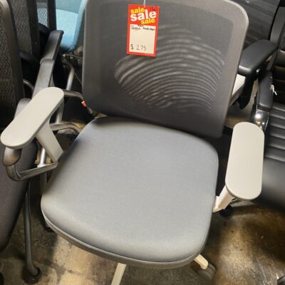 Poppin Max Task Chair