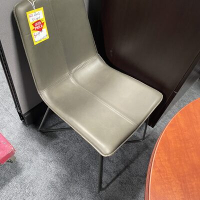 AMQ slope guest chair