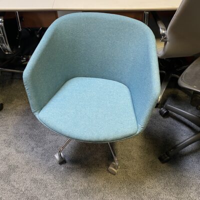 Poppin Pitch Meeting chair