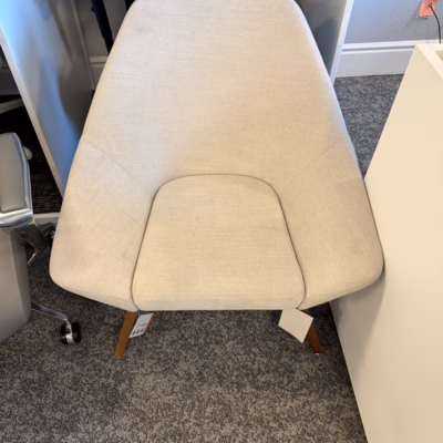 9to5 - Jax, 9221 Mid-Back Lounge Chair 4 Wood Legs - Open Box