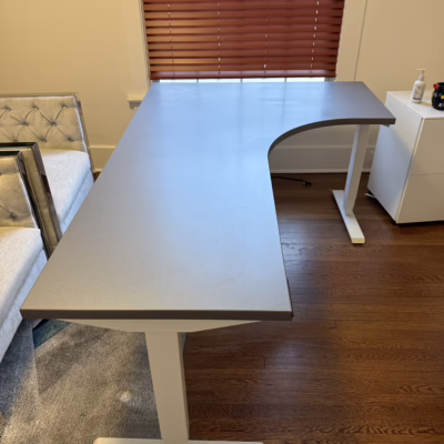 Curved corner sit stand desk